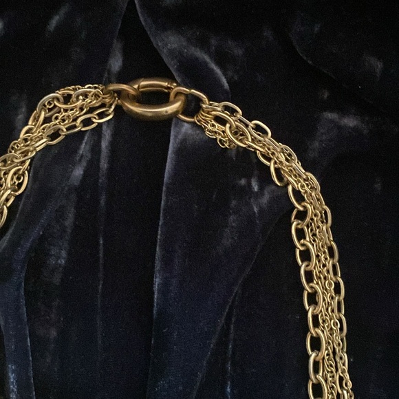 Offset flower brooch necklace - Picture 3 of 3